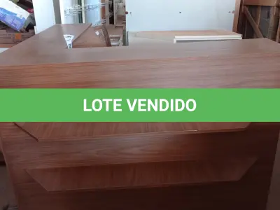 LOTE 528 - 01 BALCÃO DE ATENDIMENTO EM MADEIRA COM FORMATO EM “L”. (NO ESTADO, LEILÃO NÃO TEM GARANTIA E NEM DEVOLUÇÃO, SUJEITO A POSSÍVEIS AVARIAS VISÍVEIS/OCULTAS E/OU AUSÊNCIA DE COMPONENTES).