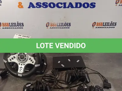 LOTE 035 - 01 PS2 COM 01 VOLANTE. (NO ESTADO, LEILÃO NÃO TEM GARANTIA E NEM DEVOLUÇÃO, SUJEITO A POSSÍVEIS AVARIAS VISÍVEIS/OCULTAS E/OU AUSÊNCIA DE COMPONENTES).