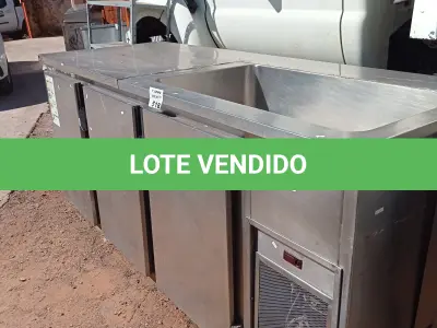 LOTE 518 - 01 BALCÃO REFRIGERADO EM INOX COM 01 CUBA E 03 PORTAS. (NO ESTADO, LEILÃO NÃO TEM GARANTIA E NEM DEVOLUÇÃO, SUJEITO A POSSÍVEIS AVARIAS VISÍVEIS/OCULTAS E/OU AUSÊNCIA DE COMPONENTES).