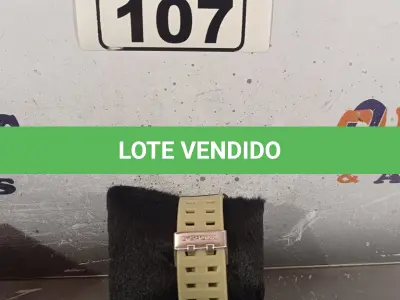 LOTE 107 - 01 RELÓGIO DE PULSO ANALÓGICO. (NO ESTADO, LEILÃO NÃO TEM GARANTIA E NEM DEVOLUÇÃO, SUJEITO A POSSÍVEIS AVARIAS VISÍVEIS/OCULTAS E/OU AUSÊNCIA DE COMPONENTES).