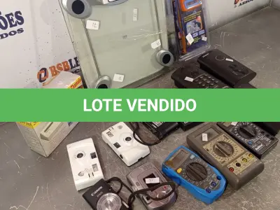LOTE 008 - 03 INTERFONES, VÁRIAS MAQUINAS FOTOGRÁFICAS, 03 MULTÍMETROS, 01 IDENTIFICADOR DE CHAMADAS, 01 BALANÇA DE USO DOMÉSTICO E 01 BOLSA ESTANQUE. (NO ESTADO, LEILÃO NÃO TEM GARANTIA E NEM DEVOLUÇÃO, SUJEITO A POSSÍVEIS AVARIAS VISÍVEIS/OCULTAS E/OU AUSÊNCIA DE COMPONENTES).