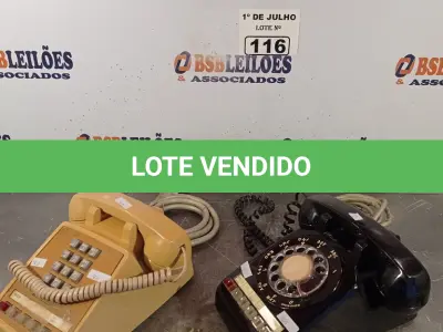 LOTE 116 - 02 APARELHOS DE TELEFONE ANTIGOS. (NO ESTADO, LEILÃO NÃO TEM GARANTIA E NEM DEVOLUÇÃO, SUJEITO A POSSÍVEIS AVARIAS VISÍVEIS/OCULTAS E/OU AUSÊNCIA DE COMPONENTES).