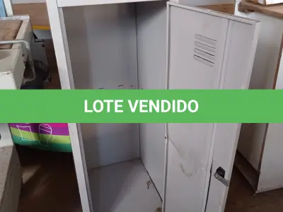 LOTE 435 - 01 ARMÁRIO ROUPEIRO EM AÇO COM 02 PORTAS. (NO ESTADO, LEILÃO NÃO TEM GARANTIA E NEM DEVOLUÇÃO, SUJEITO A POSSÍVEIS AVARIAS VISÍVEIS/OCULTAS E/OU AUSÊNCIA DE COMPONENTES).