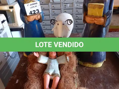 LOTE 423 - 01 PRESÉPIO EM MADEIRA. (NO ESTADO, LEILÃO NÃO TEM GARANTIA E NEM DEVOLUÇÃO, SUJEITO A POSSÍVEIS AVARIAS VISÍVEIS/OCULTAS E/OU AUSÊNCIA DE COMPONENTES).
