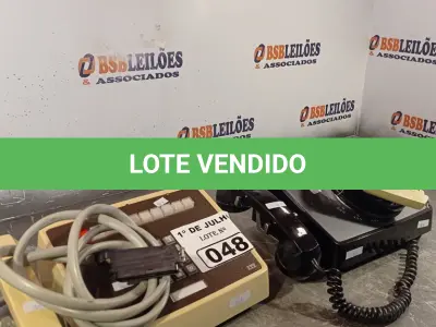 LOTE 048 - 02 APARELHOS DE TELEFONE ANTIGOS. (NO ESTADO, LEILÃO NÃO TEM GARANTIA E NEM DEVOLUÇÃO, SUJEITO A POSSÍVEIS AVARIAS VISÍVEIS/OCULTAS E/OU AUSÊNCIA DE COMPONENTES).