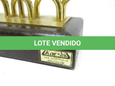 LOTE 149 - 01 CASTIÇAL CANDELABRO IMPORTADO EM METAL TAMANHO,28 X 20CM. (NO ESTADO)