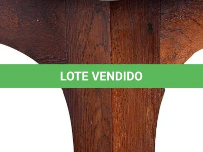 LOTE 176 - 01 MESA COM 6 CADEIRAS EM JACARANDA, COM TAMPO DE MÁRMORE BRANCO. CADEIRAS ASSENTOS EM PALHINHA PÉS DE CACHIMBO. 6 CADEIRAS TAMPO MESA 170 CM COMP X 75 CM ALT X 95 LARG. (NO ESTADO)