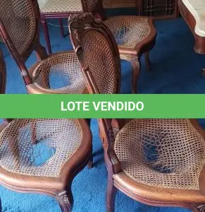 LOTE 220 - 01 CONJUNTO DE MESA, TAMPO DE MÁRMORE PÉROLA 197 X 90 CM, ALTURA 80 CM. (NO ESTADO)