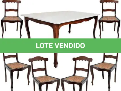 LOTE 176 - 01 MESA COM 6 CADEIRAS EM JACARANDA, COM TAMPO DE MÁRMORE BRANCO. CADEIRAS ASSENTOS EM PALHINHA PÉS DE CACHIMBO. 6 CADEIRAS TAMPO MESA 170 CM COMP X 75 CM ALT X 95 LARG. (NO ESTADO)