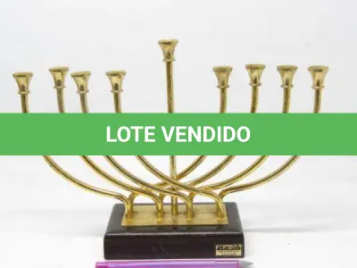 LOTE 149 - 01 CASTIÇAL CANDELABRO IMPORTADO EM METAL TAMANHO,28 X 20CM. (NO ESTADO)
