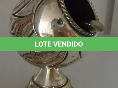 LOTE 170 - 01 ANTIGO CINZEIRO ANOS 60 EM METAL 13CM. (NO ESTADO)