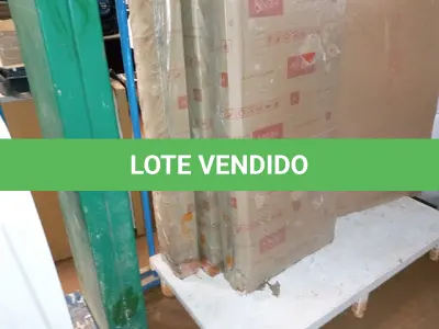 LOTE 156 - ROUPEIRO CRAVO 4 PORTAS BRANCO/ROSA (NO ESTADO SEM GARANTIA DE FUNCIONAMENTO, SUJEITO A POSSÍVEIS AVARIAS VISÍVEIS/OCULTAS E/OU AUSÊNCIA DE COMPONENTES)
