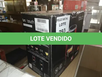 LOTE 293 - MÁQUINA DE CAFÉ TRES TOUCH 220 VOLTS VERMELHA (NO ESTADO SEM GARANTIA DE FUNCIONAMENTO, SUJEITO A POSSÍVEIS AVARIAS VISÍVEIS/OCULTAS E/OU AUSÊNCIA DE COMPONENTES)