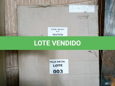 LOTE 003 - PAINEL PARA TV ATÉ 58'' COM 02 PRATELEIRAS E 01 NICHO (NO ESTADO SEM GARANTIA DE FUNCIONAMENTO, SUJEITO A POSSÍVEIS AVARIAS VISÍVEIS/OCULTAS E/OU AUSÊNCIA DE COMPONENTES)