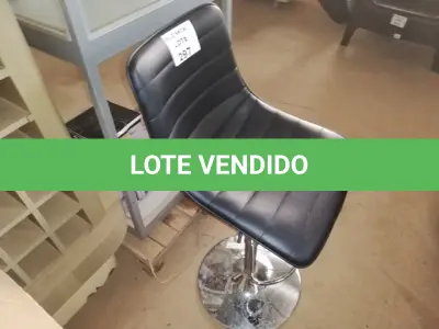 LOTE 297 - BANQUETA ALTA GIRATÓRIA (NO ESTADO SEM GARANTIA DE FUNCIONAMENTO, SUJEITO A POSSÍVEIS AVARIAS VISÍVEIS/OCULTAS E/OU AUSÊNCIA DE COMPONENTES)