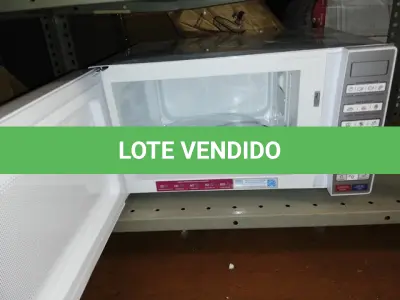 LOTE 235 - FORNO MICROONDAS ELECTROLUX (NO ESTADO SEM GARANTIA DE FUNCIONAMENTO, SUJEITO A POSSÍVEIS AVARIAS VISÍVEIS/OCULTAS E/OU AUSÊNCIA DE COMPONENTES)