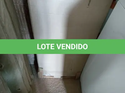LOTE 003 - PAINEL PARA TV ATÉ 58'' COM 02 PRATELEIRAS E 01 NICHO (NO ESTADO SEM GARANTIA DE FUNCIONAMENTO, SUJEITO A POSSÍVEIS AVARIAS VISÍVEIS/OCULTAS E/OU AUSÊNCIA DE COMPONENTES)