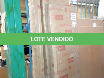 LOTE 156 - ROUPEIRO CRAVO 4 PORTAS BRANCO/ROSA (NO ESTADO SEM GARANTIA DE FUNCIONAMENTO, SUJEITO A POSSÍVEIS AVARIAS VISÍVEIS/OCULTAS E/OU AUSÊNCIA DE COMPONENTES)