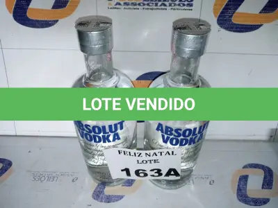 LOTE 163 - 2 VODKAS DESTILADA ABSOLUT GARRAFA 750ML (NO ESTADO SEM GARANTIA DE FUNCIONAMENTO, SUJEITO A POSSÍVEIS AVARIAS VISÍVEIS/OCULTAS E/OU AUSÊNCIA DE COMPONENTES)