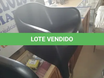 LOTE 368 - POLTRONA SKARPO PRETA (NO ESTADO SEM GARANTIA DE FUNCIONAMENTO, SUJEITO A POSSÍVEIS AVARIAS VISÍVEIS/OCULTAS E/OU AUSÊNCIA DE COMPONENTES)
