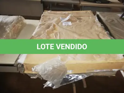 LOTE 346 - MESA DE CENTRO TURQUESA ESPELHADA (NO ESTADO SEM GARANTIA DE FUNCIONAMENTO, SUJEITO A POSSÍVEIS AVARIAS VISÍVEIS/OCULTAS E/OU AUSÊNCIA DE COMPONENTES)