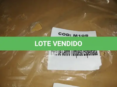 LOTE 346 - MESA DE CENTRO TURQUESA ESPELHADA (NO ESTADO SEM GARANTIA DE FUNCIONAMENTO, SUJEITO A POSSÍVEIS AVARIAS VISÍVEIS/OCULTAS E/OU AUSÊNCIA DE COMPONENTES)