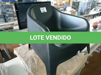 LOTE 186 - POLTRONA SKARPO PRETA (NO ESTADO SEM GARANTIA DE FUNCIONAMENTO, SUJEITO A POSSÍVEIS AVARIAS VISÍVEIS/OCULTAS E/OU AUSÊNCIA DE COMPONENTES)