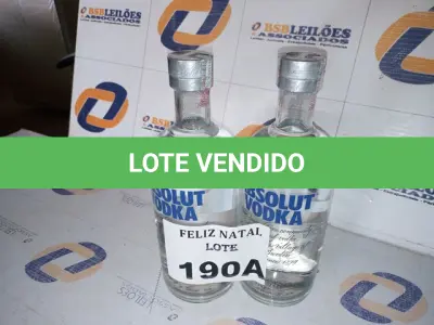 LOTE 190 - 2 VODKAS DESTILADA ABSOLUT GARRAFA 750ML (NO ESTADO SEM GARANTIA DE FUNCIONAMENTO, SUJEITO A POSSÍVEIS AVARIAS VISÍVEIS/OCULTAS E/OU AUSÊNCIA DE COMPONENTES)
