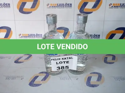 LOTE 385 - 2 VODKAS DESTILADA ABSOLUT GARRAFA 750ML (NO ESTADO SEM GARANTIA DE FUNCIONAMENTO, SUJEITO A POSSÍVEIS AVARIAS VISÍVEIS/OCULTAS E/OU AUSÊNCIA DE COMPONENTES)
