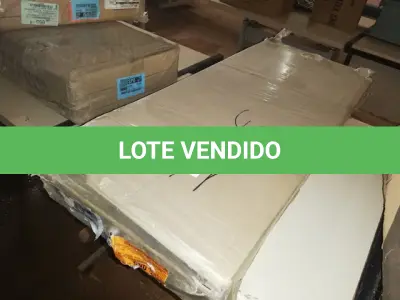 LOTE 343 - BALCAO DE COZINHA 3 PORTAS 2 GAVETAS 90CM (NO ESTADO SEM GARANTIA DE FUNCIONAMENTO, SUJEITO A POSSÍVEIS AVARIAS VISÍVEIS/OCULTAS E/OU AUSÊNCIA DE COMPONENTES)
