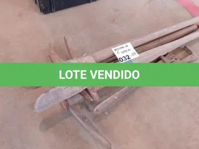 LOTE 032 - 01-KIT FERRAMENTA 03-PICARETAS ,01CHAVE INGLESA ,01 CAVADEIRA (NO ESTADO)