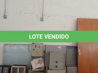 LOTE 003 - 01-PORTA EM MADEIRA ,09 CAIXAS DE FERRO PARA ELÉTRICA ,02-JANELAS PARA BANHEIRO ,01-CHAPA EM ZINCO(NO ESTADO)
