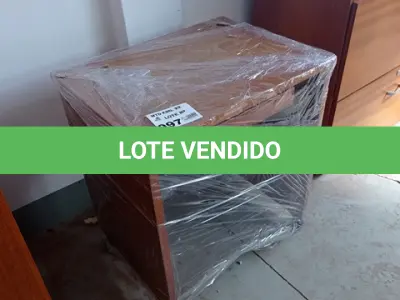 LOTE 097 - 01-CRIADO MUDO EM MADEIRA (NO ESTADO)