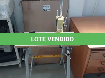 LOTE 081 - 01-CAVALETE EM MADEIRA , 01-SUPORTE PARA FURADEIRA 01-BANCADA PARA FERRAMENTAS (NO ESTADO)