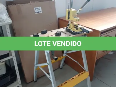 LOTE 081 - 01-CAVALETE EM MADEIRA , 01-SUPORTE PARA FURADEIRA 01-BANCADA PARA FERRAMENTAS (NO ESTADO)