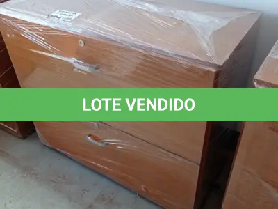 LOTE 084 - 01- ARMÁRIO EM MADEIRA (NO ESTADO)