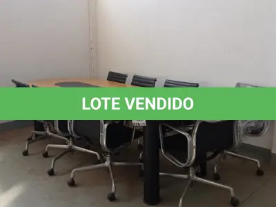 LOTE 076 - 01-MESA PARA REUNIÃO C/08-CADEIRA GIRATÓRIAS C/BASE EM ALUMÍNIO (NO ESTADO)