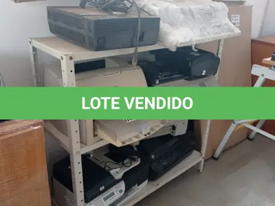 LOTE 082 - 01-ESTANTE EM FERRO , 04-IMPRESSORAS DIVERSAS, 01-MÁQUINA PARA ESCREVER (NO ESTADO)