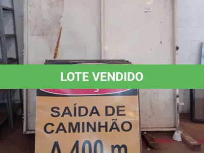 LOTE 007 - 02-PORTÕES DE FERRO 2M X2M E 12-PAINEIS DE AVISO(NO ESTADO)
