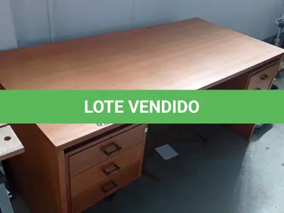 LOTE 079 - 01 MESA PARA ESCRITÓRIO C/ GAVETAS (NO ESTADO)