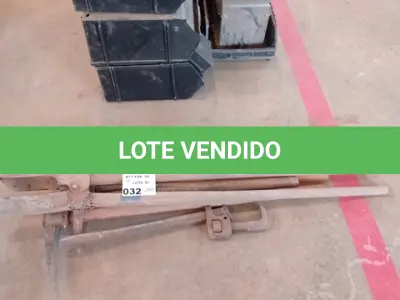 LOTE 032 - 01-KIT FERRAMENTA 03-PICARETAS ,01CHAVE INGLESA ,01 CAVADEIRA (NO ESTADO)