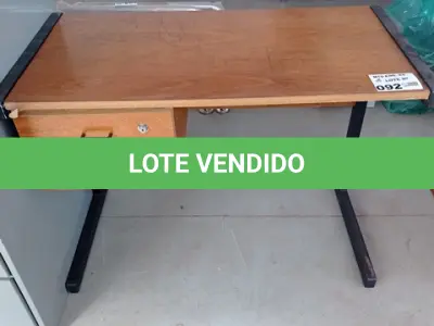 LOTE 092 - 01-MESA PARA ESCRITÓRIO (NO ESTADO)