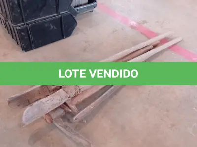 LOTE 032 - 01-KIT FERRAMENTA 03-PICARETAS ,01CHAVE INGLESA ,01 CAVADEIRA (NO ESTADO)