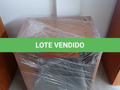 LOTE 097 - 01-CRIADO MUDO EM MADEIRA (NO ESTADO)