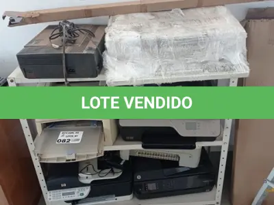 LOTE 082 - 01-ESTANTE EM FERRO , 04-IMPRESSORAS DIVERSAS, 01-MÁQUINA PARA ESCREVER (NO ESTADO)