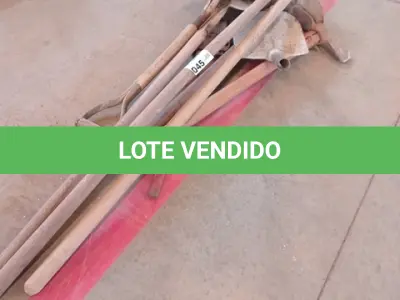 LOTE 045 - 01-KIT FERRAMENTA 02-PÁS ,02-ENCHADAS, 02-PICARETAS, 01-CHAVE INGLESA (NO ESTADO)