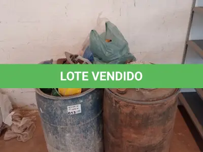 LOTE 013 - 01-LOTE C/CAPACETES PARA OBRA , CONTOS DE SEGURANÇA ,FITAS E 02-TAMBORES PLÁSTICOS (NO ESTADO)