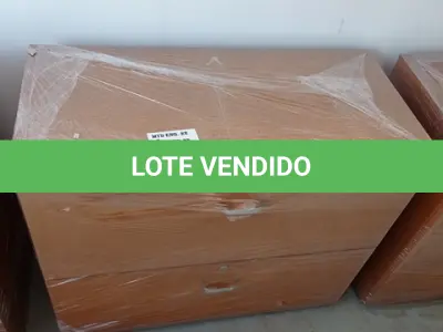 LOTE 084 - 01- ARMÁRIO EM MADEIRA (NO ESTADO)