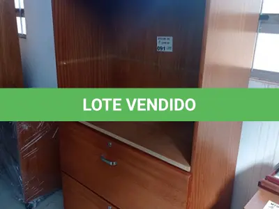 LOTE 091 - 01-ARMÁRIO EM MADEIRA C/GAVETAS (NO ESTADO)