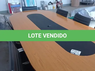 LOTE 076 - 01-MESA PARA REUNIÃO C/08-CADEIRA GIRATÓRIAS C/BASE EM ALUMÍNIO (NO ESTADO)